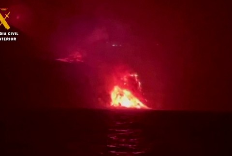 Láva zo sopky na ostrove La Palma vtiekla do oceánu