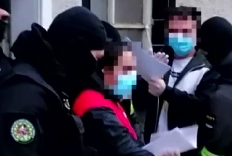 Dvojica predávala len 15-ročné dievča na sex.