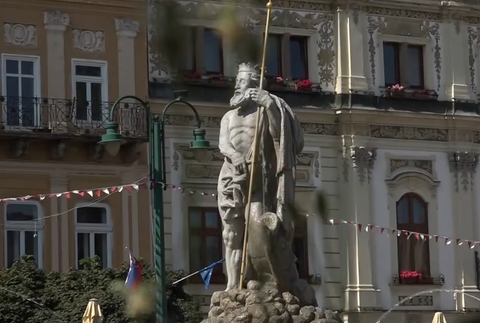 Pomaľovaná Neptúnova fontána v Prešove