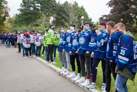 Hokejisti zablokovali úrad vlády. Opatrenia definitívne pochovajú slovenskú ligu, odkazujú vláde 