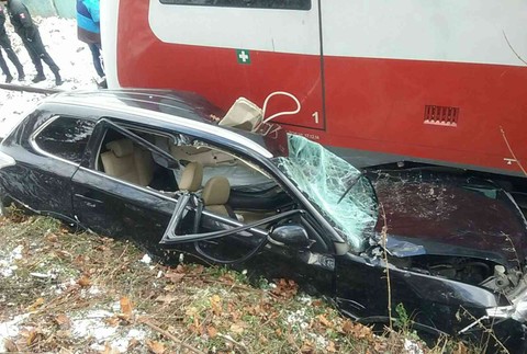 Zrážka vlaku s autom