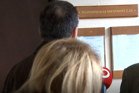 Obžalovaný lekár sa postavil pred súd. Na lekárske poukazy a predpisy mal zneužiť mená tisícky ľudí