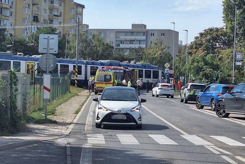 Zrážka vlaku Leo Express s autobusom v Bratislave