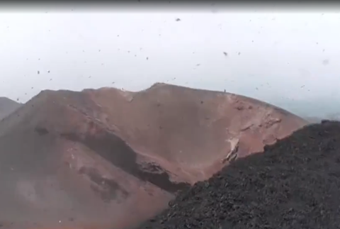 Redaktor TV JOJ vystúpil na dymiacu Etnu