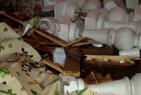 Na chate sa zrútil plot