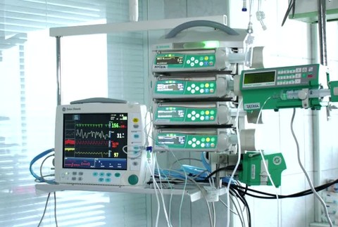 Tím banskobystrických lekárov bojoval o život Emky. Pri pôrode vdýchla smolku