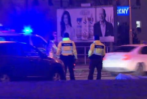 Na Zlatých pieskoch zrazilo chodca auto. 