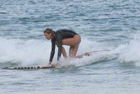 Elle Macpherson_modelka_Austrália_surfovanie