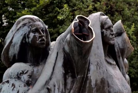 FOTO: Šokujúci vandalizmus pri Žiline. Soche niekto odpílil ruky