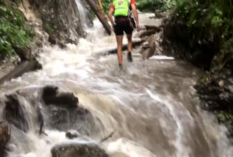 [multi] Záchranári zasahovali v Slovenskom raji. Potok uväznil turistov v rokline 6968