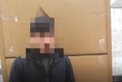 Šokujúci objav vo firme v Želiezovciach: V krabici sa ukrýval mladík z Afganistanu