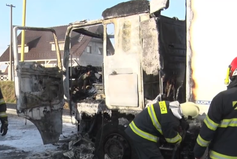 Pri Prešove horel počas jazdy kamión