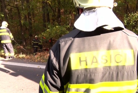 Traktor skončil v priekope