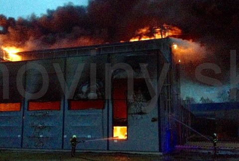Fiľakovo - požiar fabriky Dometic Slovakia 2
