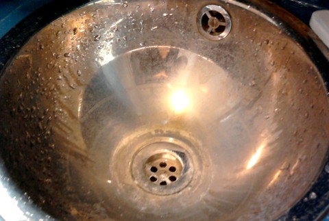 cestovanie vlakom umývadlo