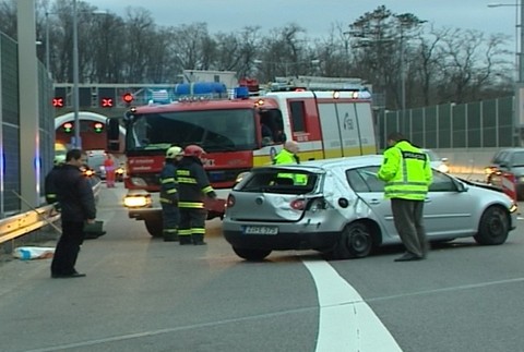 Sitina buchnute auto hasici