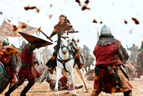 robin hood-russell crowe bojuje na koni