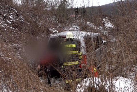 Auto skončilo v priekope