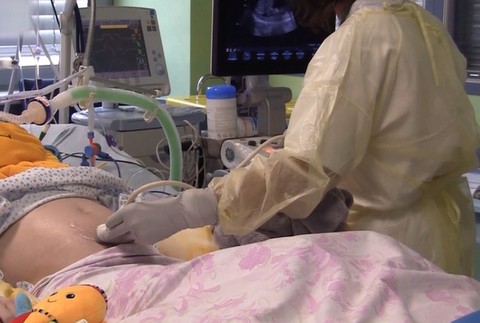 Mamičke s mozgovou smrťou sa narodila zdravá dcéra, matku odpojili