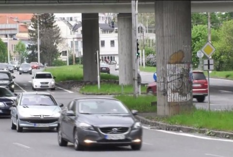 Okamžitá pomoc pred nákupným centrom v Banskej Bystrici zachránila 9 operených životov