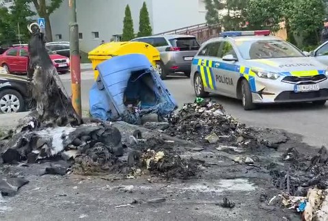 [multi] Požiar kontajnerov v Petržalke 540