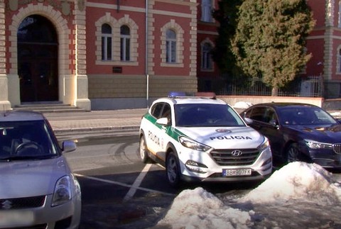 Prípad pokusu o vraždu gelnického podnikateľa opäť na súde. Do väzby poslali šoféra auta