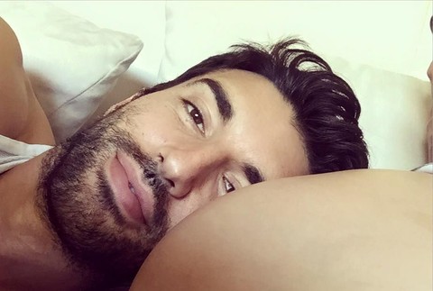 Justin Baldoni pri brušku...
