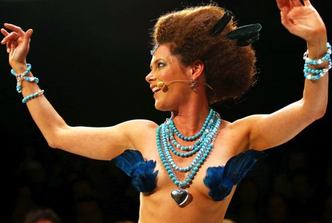 Móda modelka striptíz módne mólo Nový Zéland týždeň módy sexi nahá