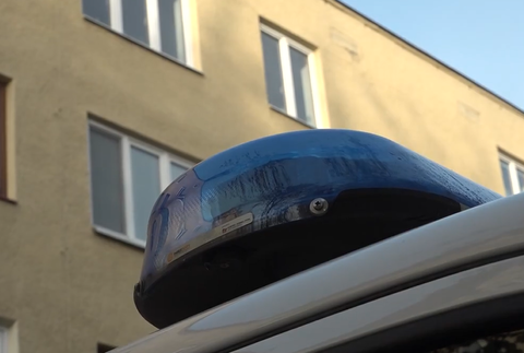 Mŕtva žena vedľa bytovky 3