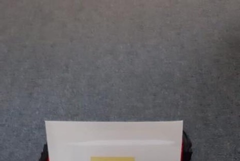 Muž si vo vlaku zabudol tašku s desaťtisíckami eur