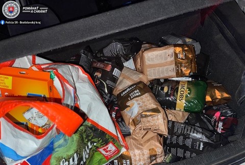 Polícia zadržala troch ľudí, ktorí kradli v Rakúsku