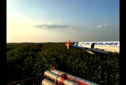 Pilot zachránil 230 ľudí, keď zlyhali oba motory na lietadle. Ako hrdina sa necíti
