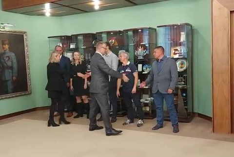 Po lekároch hrozia výpoveďami aj záchranári