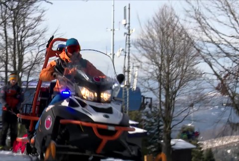 [multi] Uraz na svahu 3348