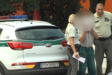 Muž (71) sa manželke aj synovi dlhé roky vyhrážal smrťou. 