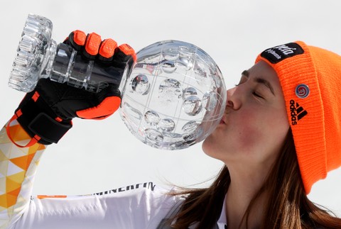 Petra Vlhová s malým glóbusom