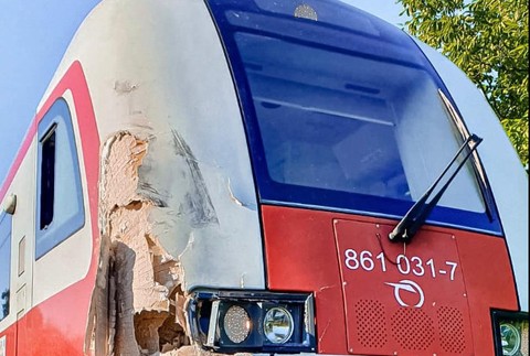 Zrážka vlak smetiari 1