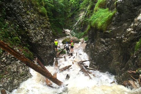 VIDEO: Silná búrka a prívalové dažde uväznili turistov. Záchranári zasahovali na ferrate Kyseľ