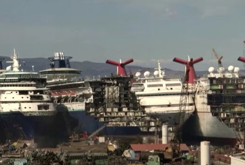 Demontáž výletných lodí