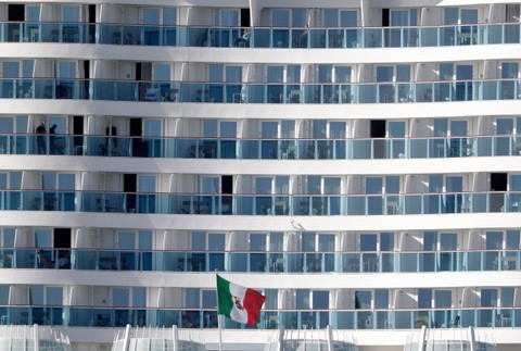 Tisíce cestujúcich uviazli na lodi pre podozrenie na koronavírus