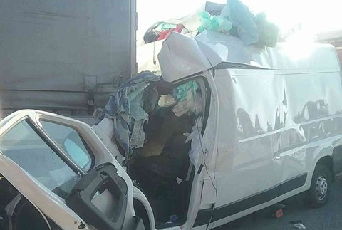 Pri Galante sa zrazila dodávka s kamiónom