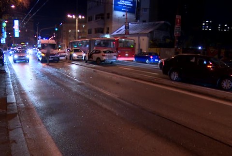 V Bratislave sa zrazila sanitka s dvoma autami6925