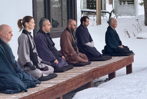 Nové fotografie pilotky z Epsteinovho okruhu