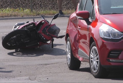 LED 2 KN Dochodca vrazil do motorkara