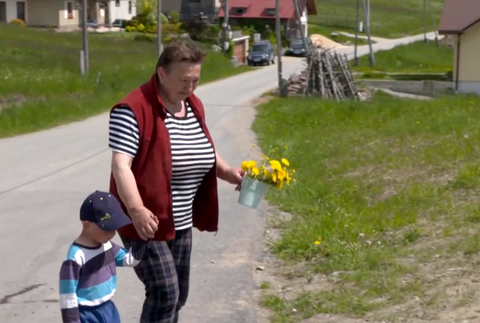 Deviatak na štvorkolke vybehol na hlavnú cestu, kde sa zrazil s autom