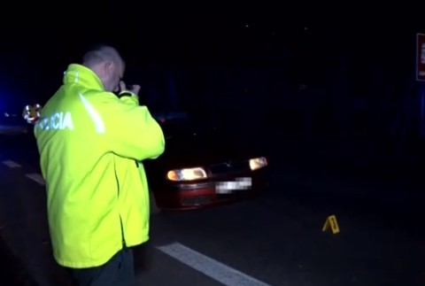 Vodič sa chodcovi nemal šancu vyhnúť. Obyvatelia osady tvrdia, že to nie je prvý prípad