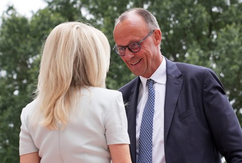 Friedrich Merz v Bielom dome