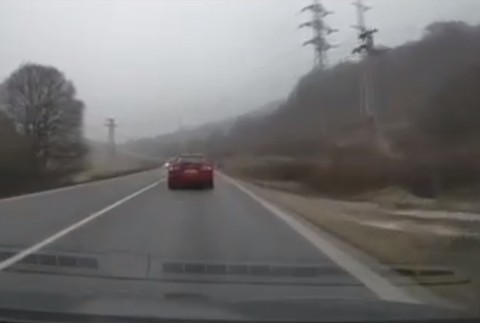 VIDEO: Karma je zdarma. Tak komentovala polícia vodiča, ktorý ohrozoval ostatných a následne nabúral