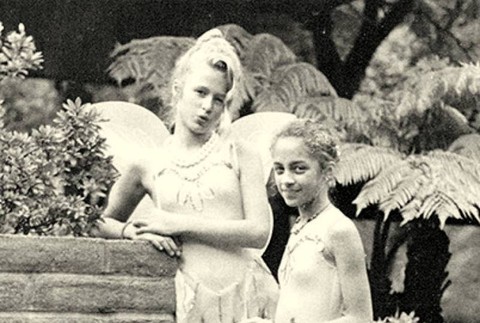 Od detstva boli nerozlučné! Paris Hilton a Nicole Richie pochádzali z bohatých rodín a v plnoletosti ich spájala najmä záľuba v drogách, alkohole a divokých žúroch. Odkedy sa Nicole stala mamou dvoch detí obmedzila kontakt s Paris na minimum