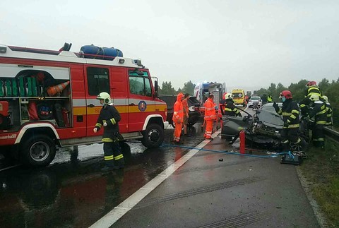 Na D1 došlo k hrozivej nehode, diaľnica je uzavretá